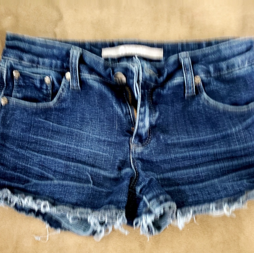 Shorts - Picture 2 of 4